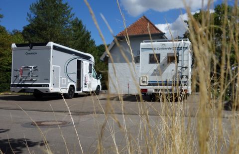 Wohnmobilstellplätze in der Gemminger Straße beim Freibad