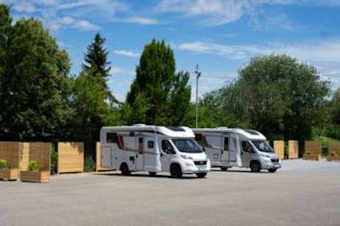 Wohnmobilstellplatz bei der Kellerei der Heuchelberg Weingärtner