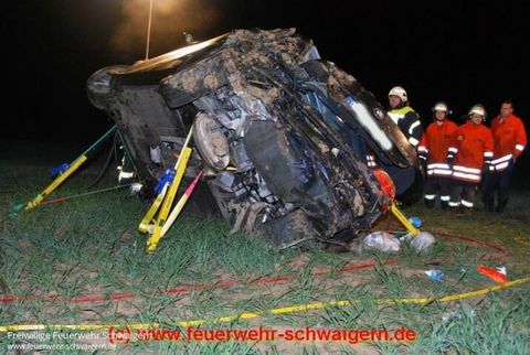 21.04.2012 – PKW kommt auf der K2047 von der Fahrbahn ab