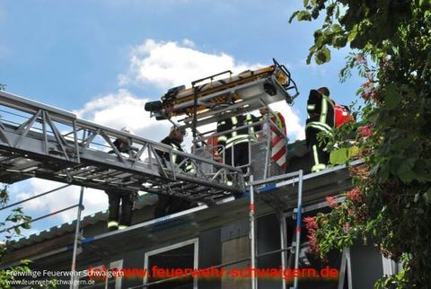 08.08.2012 – Person nach Sturz auf Dach schwer verletzt