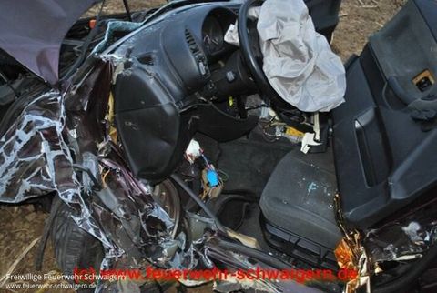 04.10.2012 – PKW Fahrerin schwer verletzt