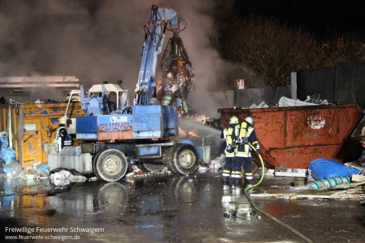 21.11.2012 – Brennender Müll bei einem Recyclingbetrieb in Brackenheim