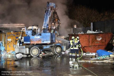 21.11.2012 – Brennender Müll bei einem Recyclingbetrieb in Brackenheim
