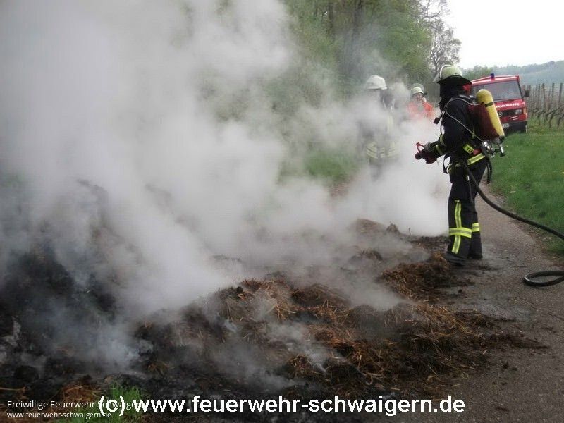 01.05.2013 – Brennender Misthaufen