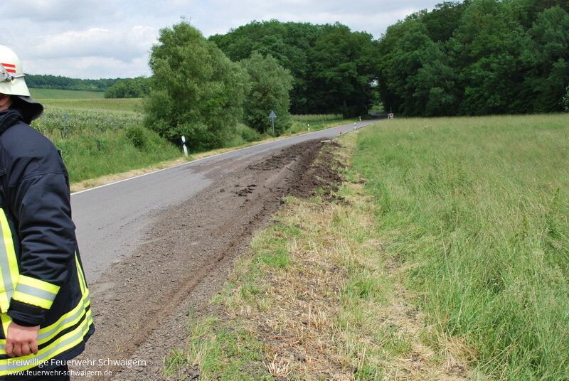 14.06.2013 – Fahrbahn auf 30 m Länge verschmutzt
