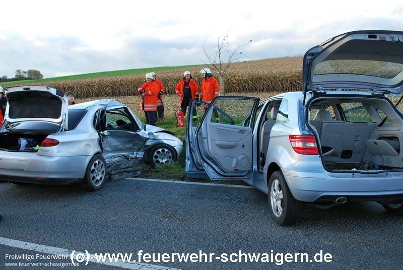 02.11.2013 – Frontalzusammenstoß - Fahrer schwer verletzt