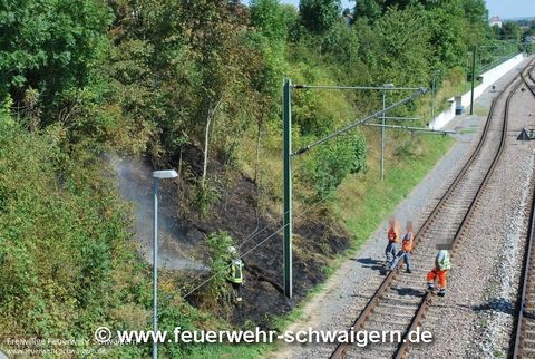 31.08.2016 – Böschung neben Stadtbahnstrecke brennt