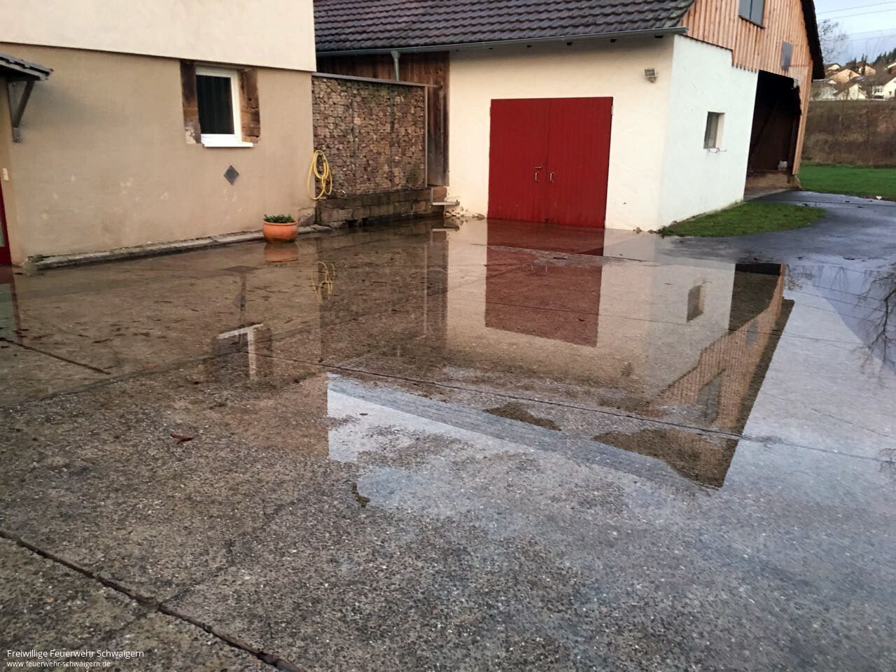 05.01.2018 – Wasser dringt in Wohnhaus ein