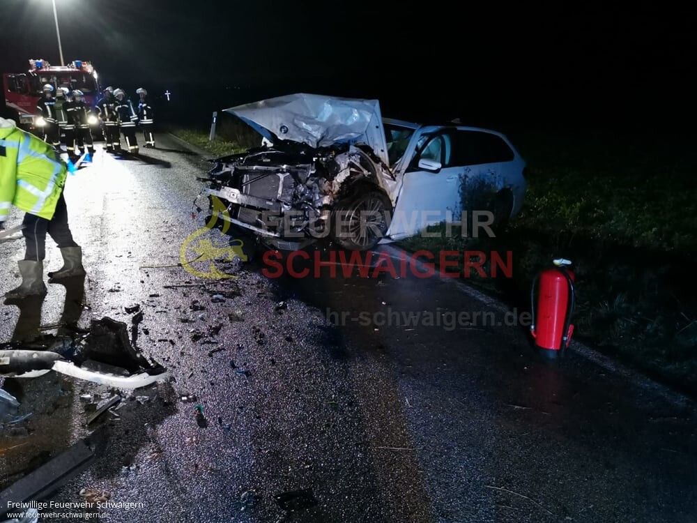 15.10.2020 – Eingeklemmte Person nach Frontalzusammenstoß auf K2160