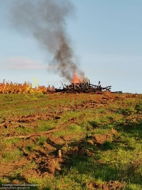 31.10.2020 – Reisighaufen brennt in stillgelegtem Wengert