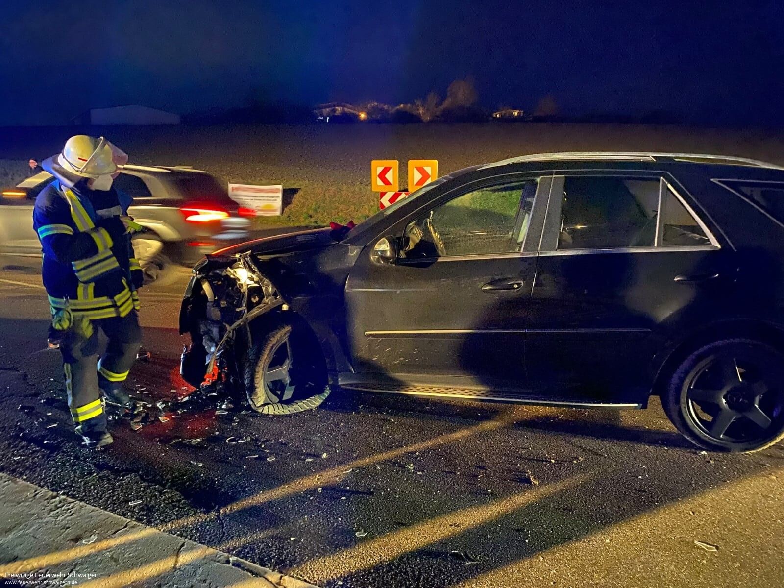 15.12.2021 – Ausgelaufene Betriebsstoffe nach Verkehrsunfall