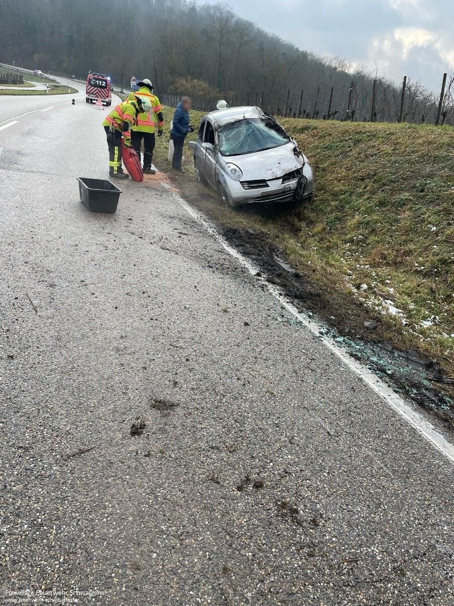 13.02.2025 – Auslaufende Betriebsstoffe auf L1107 (Stetten-Brackenheim)