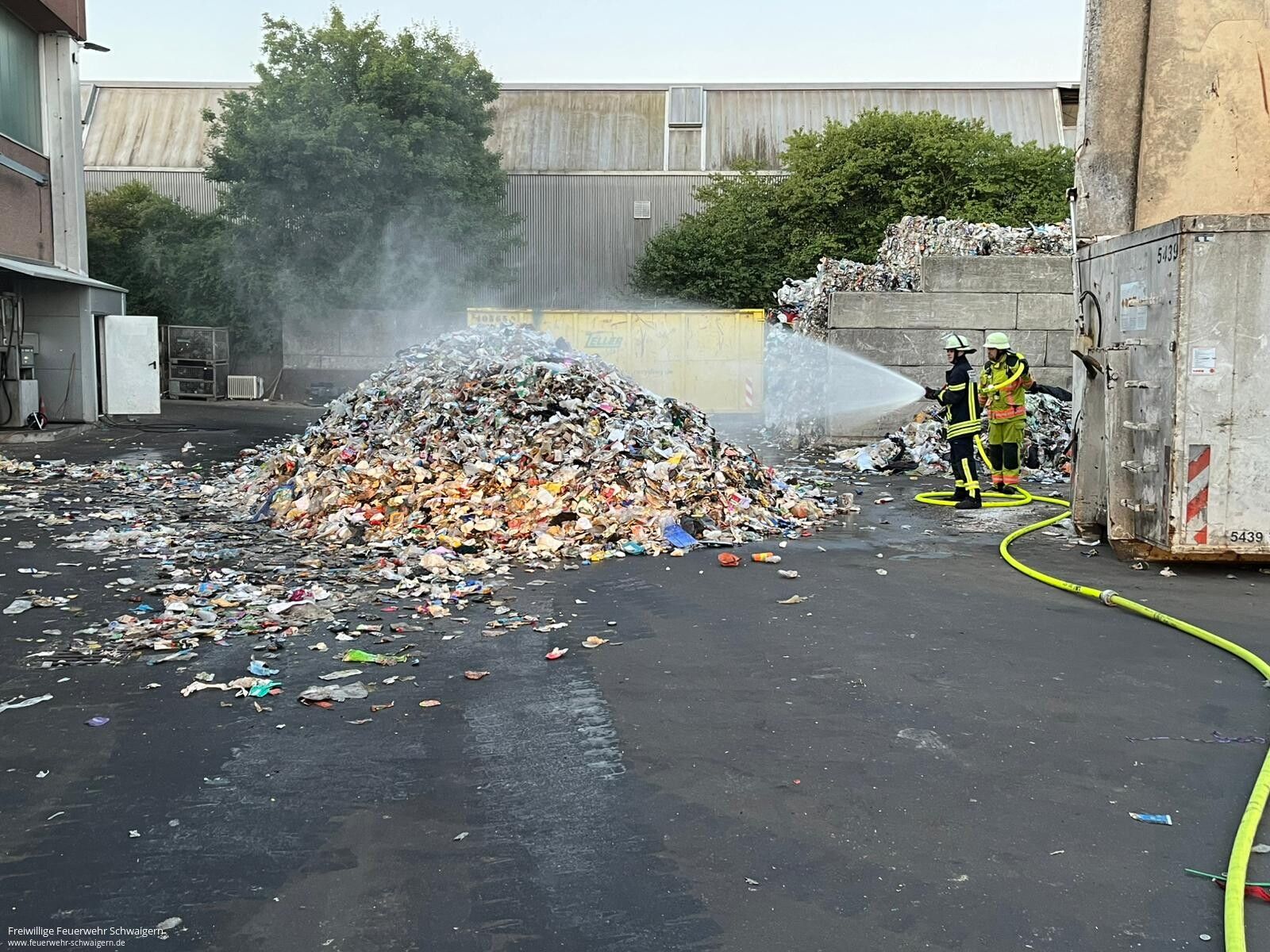 19.07.2025 – Brandmeldeanlage in Recyclingbetrieb hatte ausgelöst