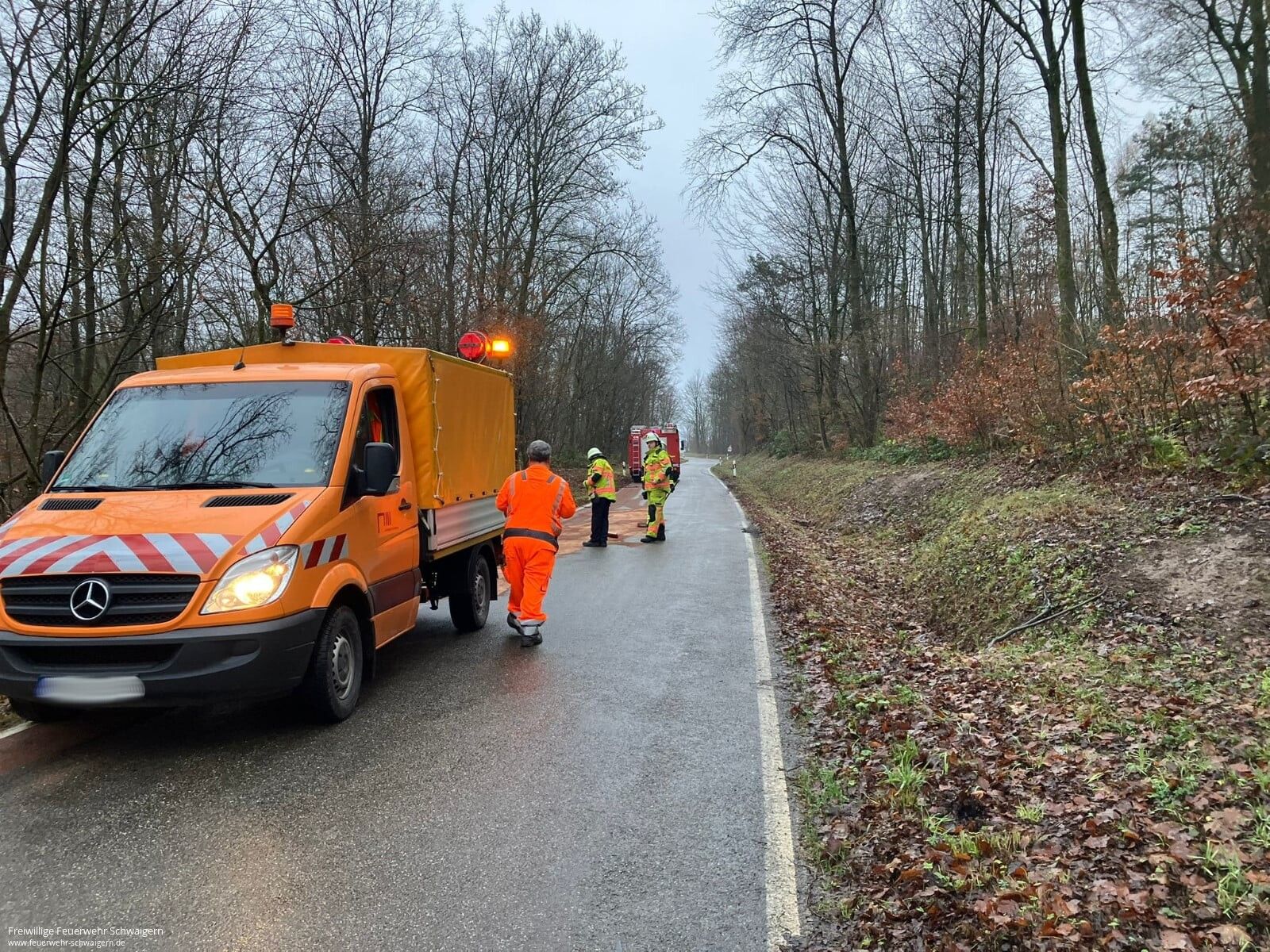 11.12.2025 – Öl-/Dieselspur nach illegaler Müllentsorgung