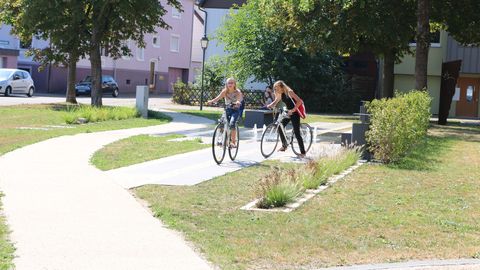 Mädels auf Fahrrad
